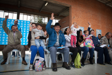 Foto de personas participando en un taller que representa el observatorio plan maestro de equipamientos de bienestar social